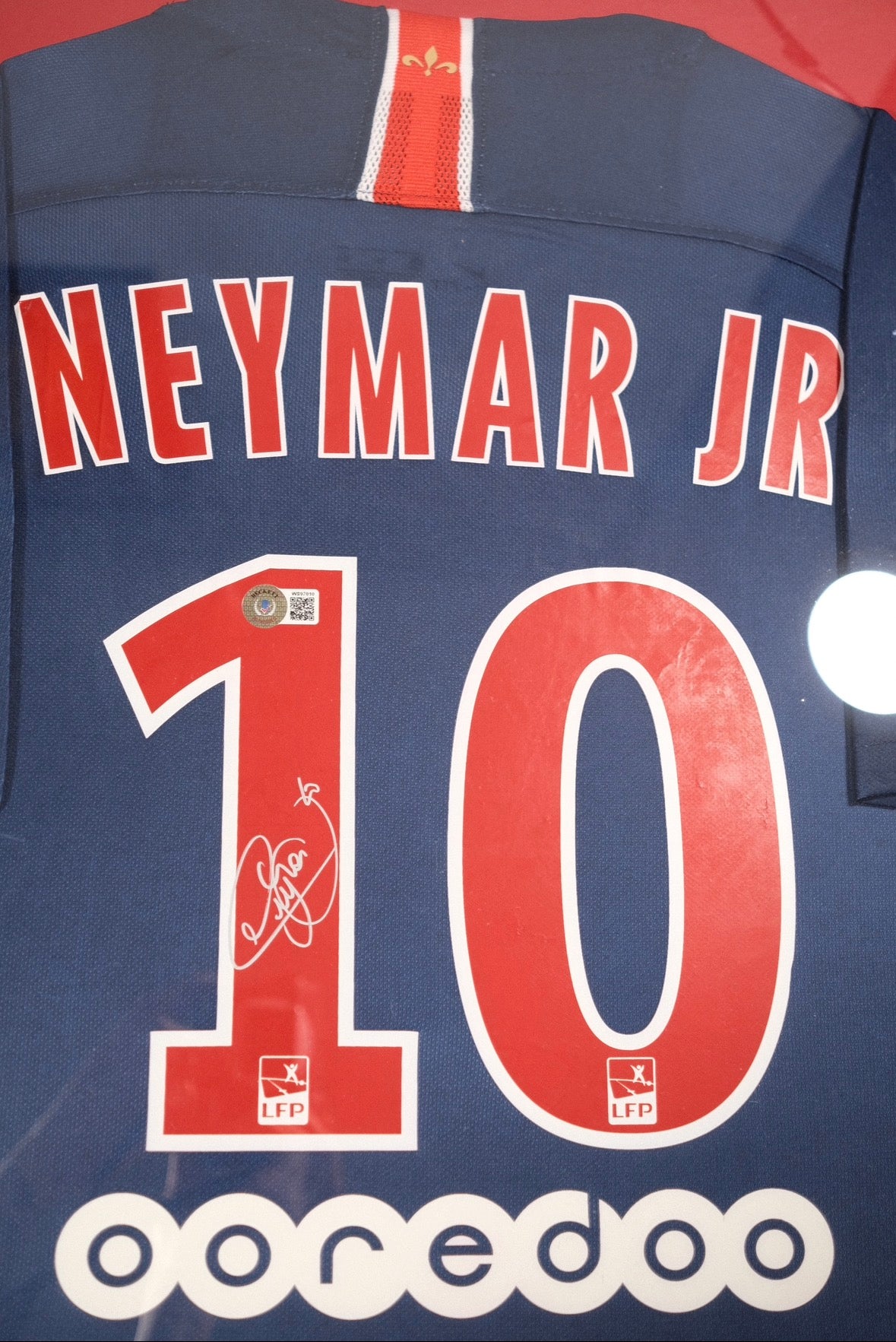 Neymar Jr Signed PSG Paris Saint-Germain Framed Home Jersey #10 (Beckett Authenticated)