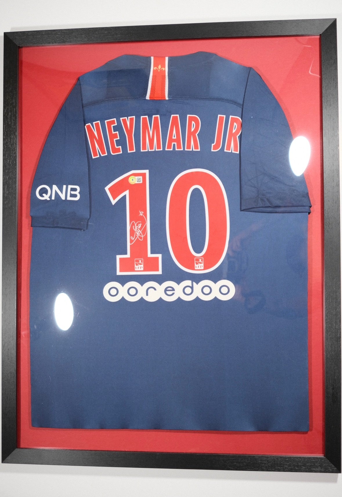 Neymar Jr Signed PSG Paris Saint-Germain Framed Home Jersey #10 (Beckett Authenticated)