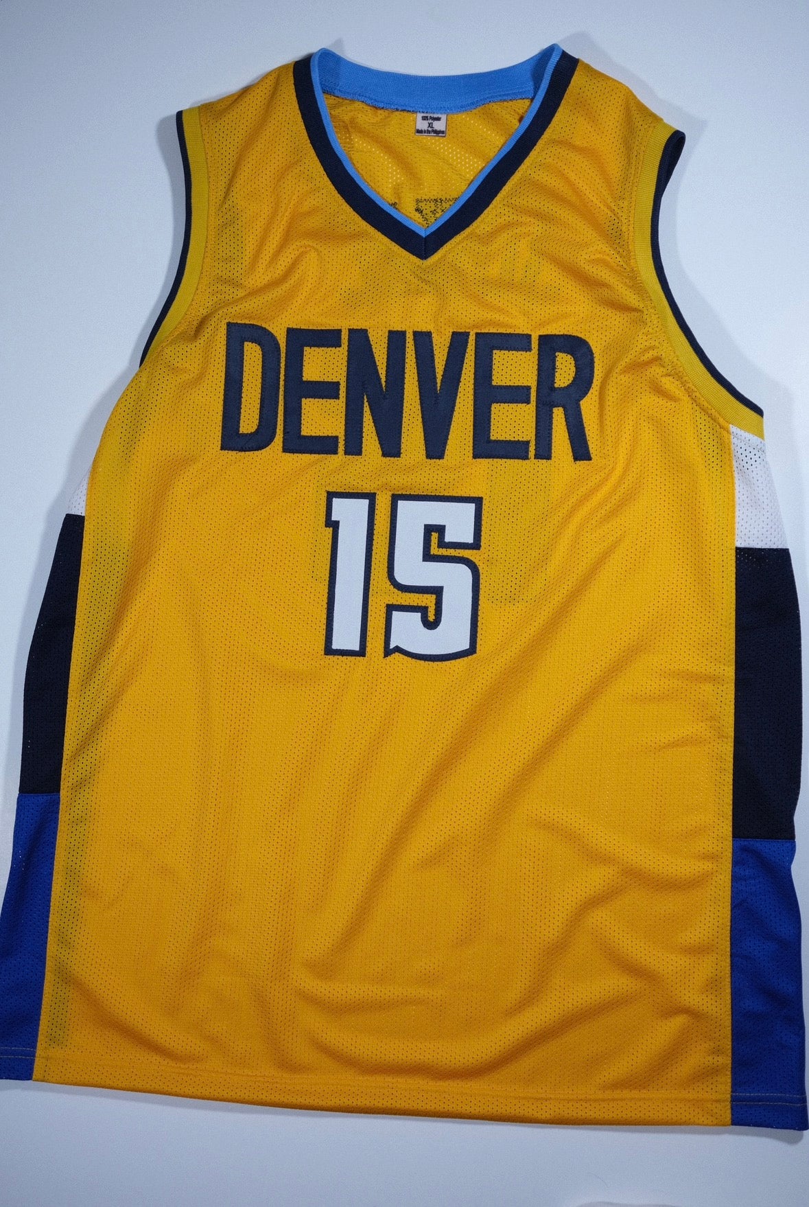 Nikola Jokić Signed Denver Nuggets Yellow Alternate Jersey #15 (Beckett)